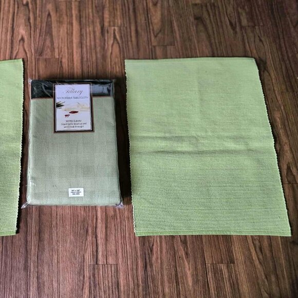 Green Tillary Microfiber Oblong Tablecloth & 2 Room Essentials Placemats - Picture 3 of 12